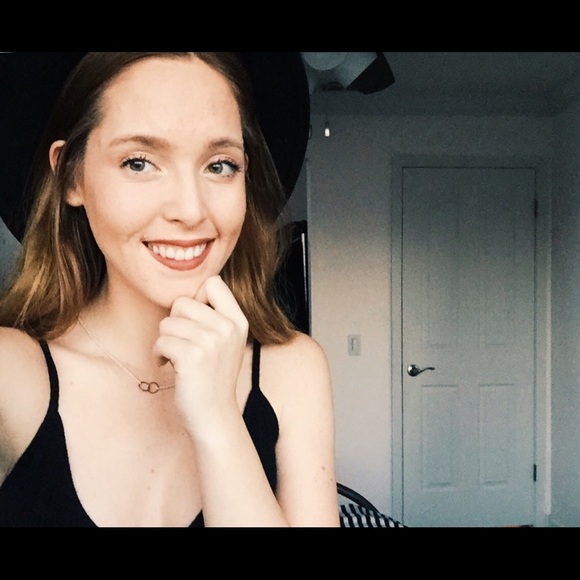 Meet your Posher, Devyn - Picture 2 of 2