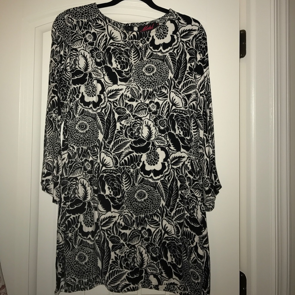 Black and white flowy dress