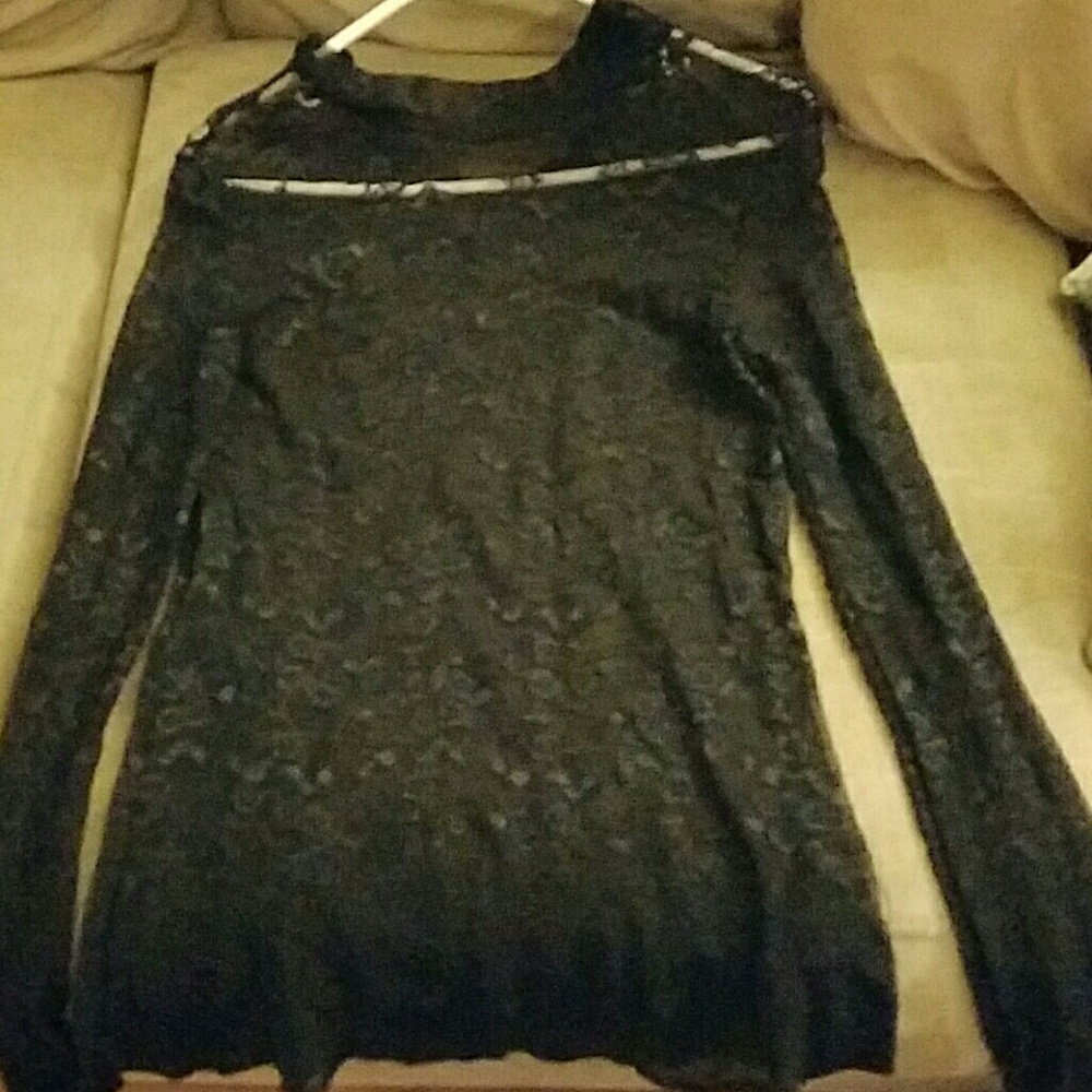 Lace long sleeved shirt with button collar