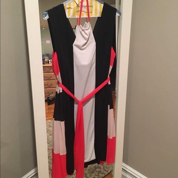 BCBGMaxAzria Dresses & Skirts - BCBGMAXAZRIA Brit Color Block Sunburst Pleat Dress