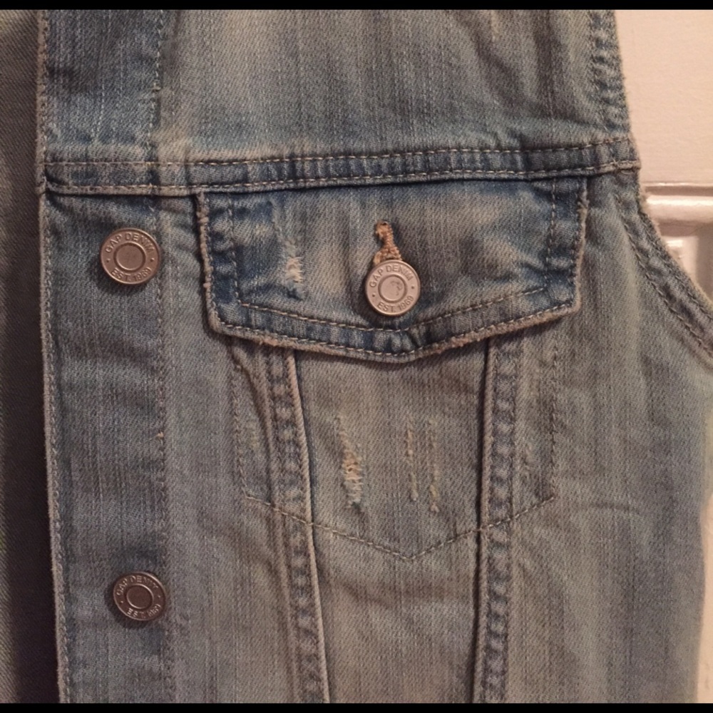 GAP: Distressed Denim Vest - Picture 5 of 5