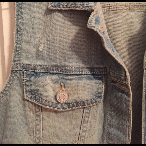 GAP: Distressed Denim Vest - Picture 4 of 5