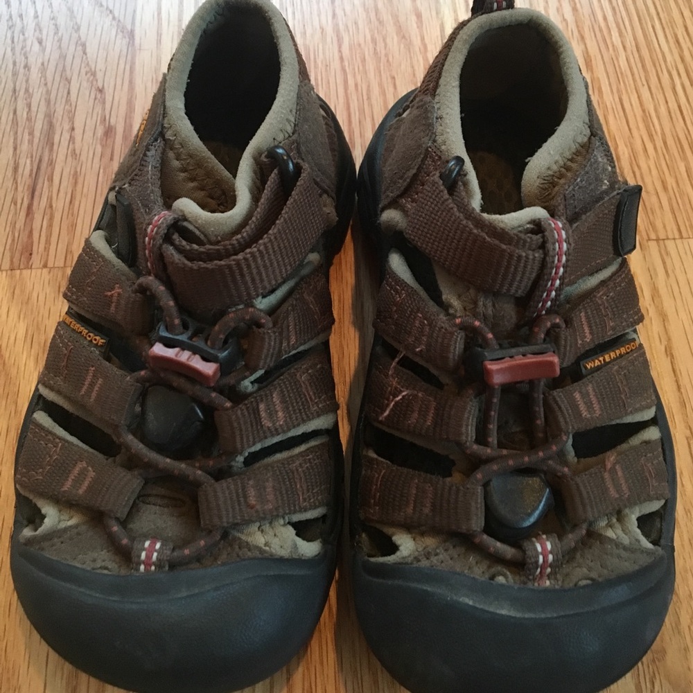 Kids keen sandals