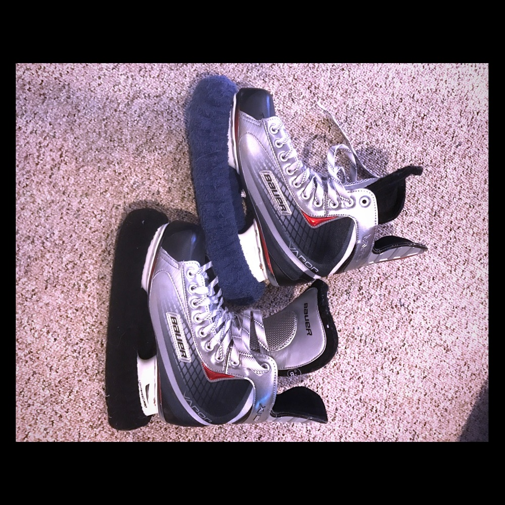 Men's hockey skates