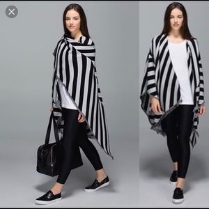 Lululemon pranayama blanket scarf