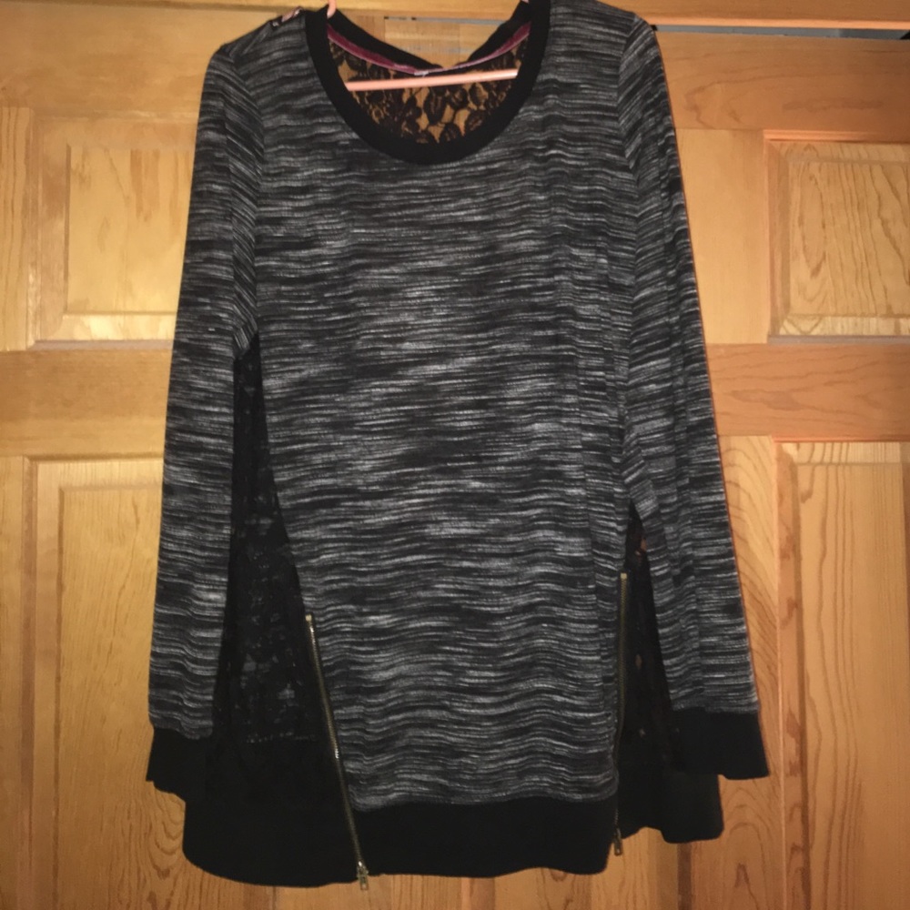 Lucky Brand Long sleeve lace back top