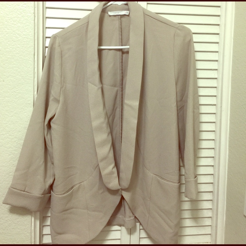 Lush polyester blazer