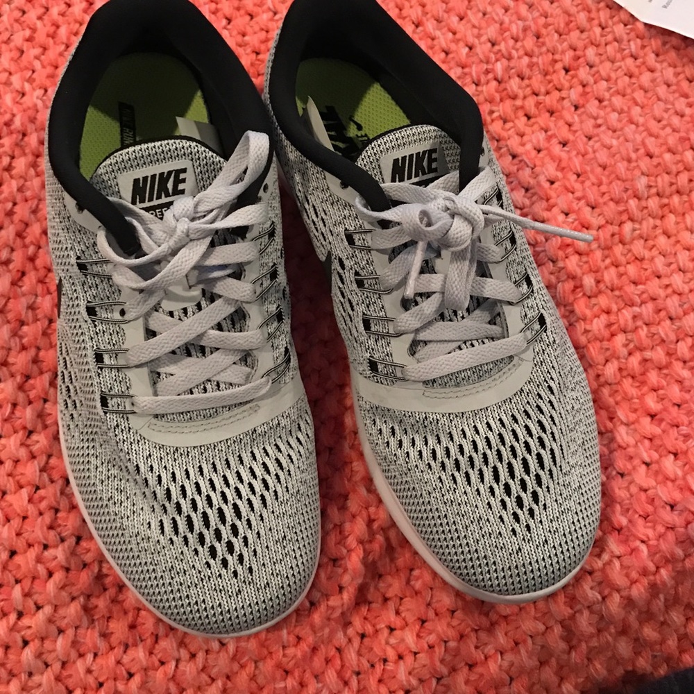 Like new nike free runs