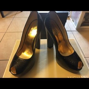 Michael Kors Crocodile Embossed Leather Pumps