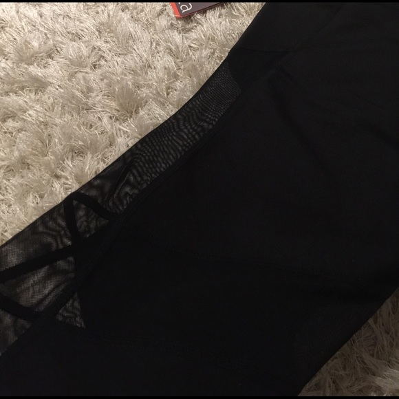 🔥Last One🔥NWT Zella black crop mesh legging - Picture 4 of 7