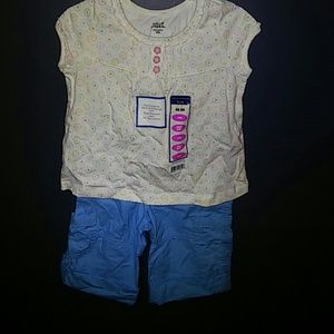💘BOGO SALE! Top is 24 mo. Bottoms are 12 mo.