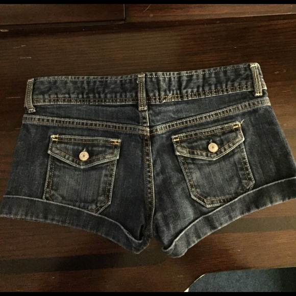 Aero Shorts - Picture 2 of 4