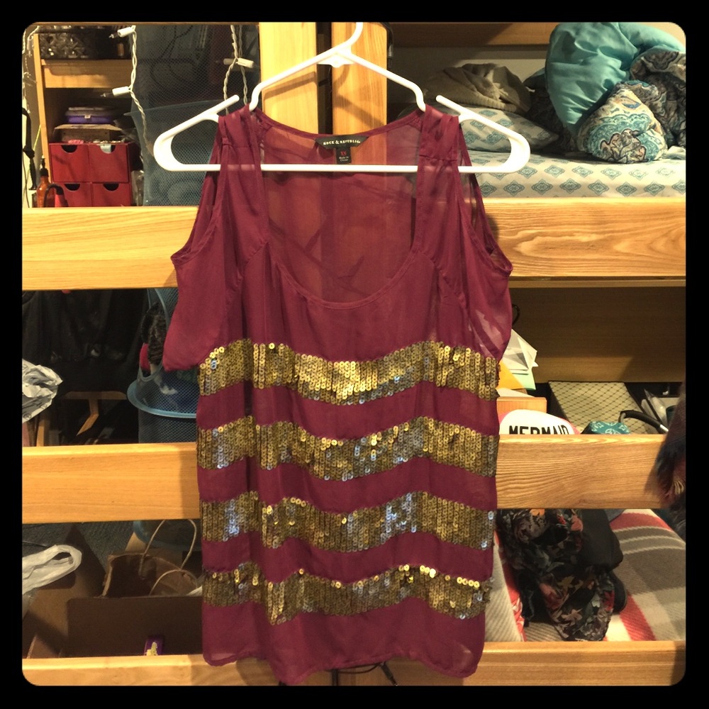 Magenta colored blouse w/ a cut out shoulder style