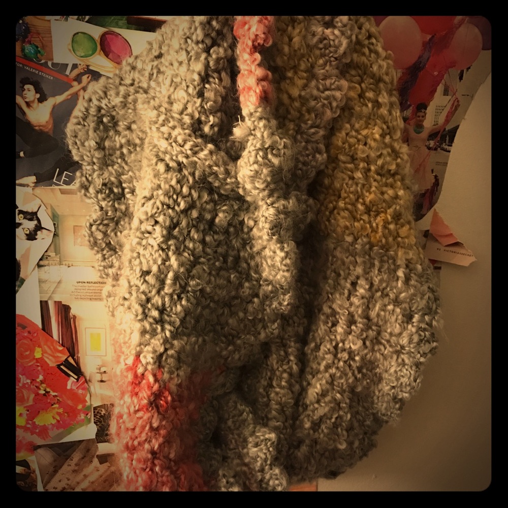 Infinite grey/red/yellow scarf!