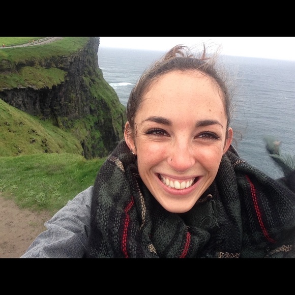 Meet your Posher, Hayley - Picture 1 of 1