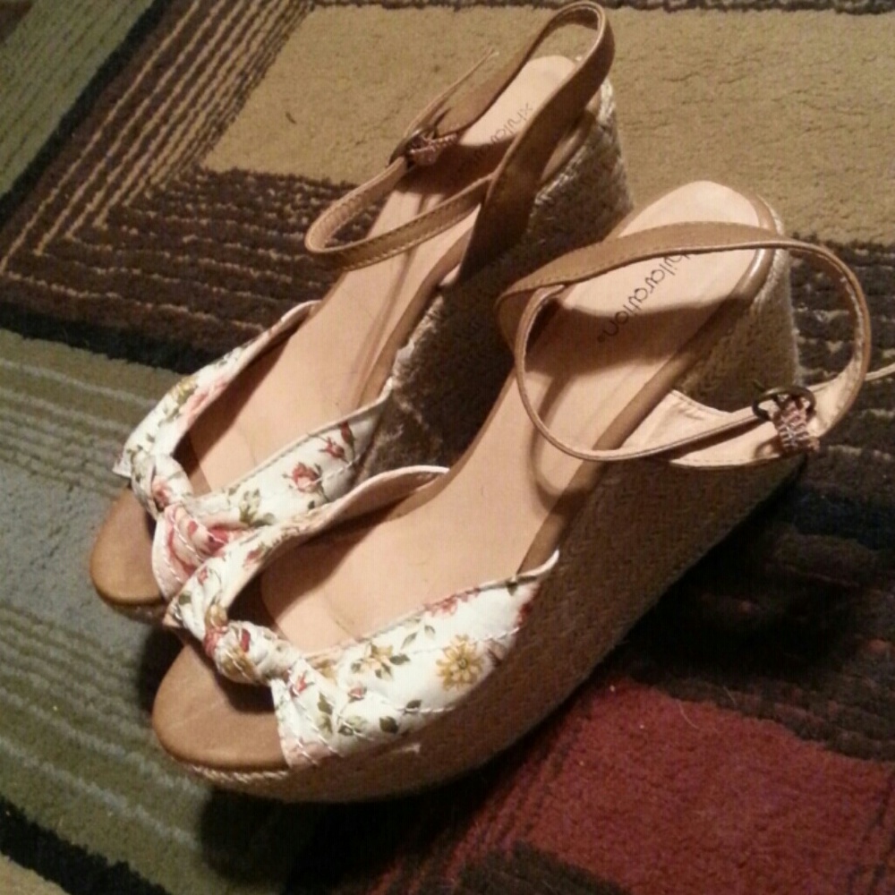 Floral Wedges