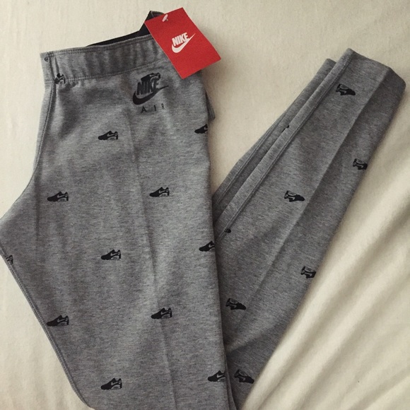 Nike Pants - Nike logo leggings