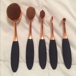 NEW 5 piece Oval Brush Set!