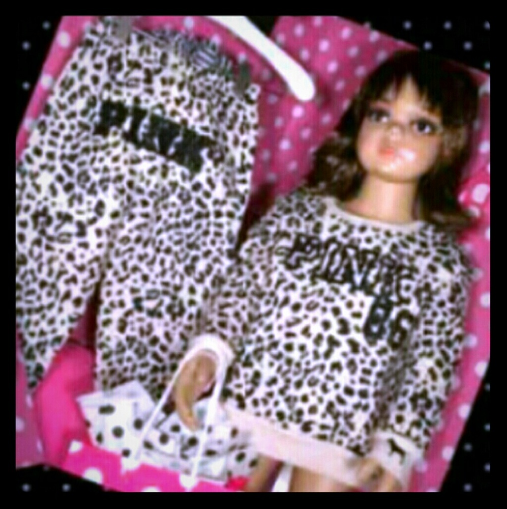 Custom made, girl set with pink logo graphics