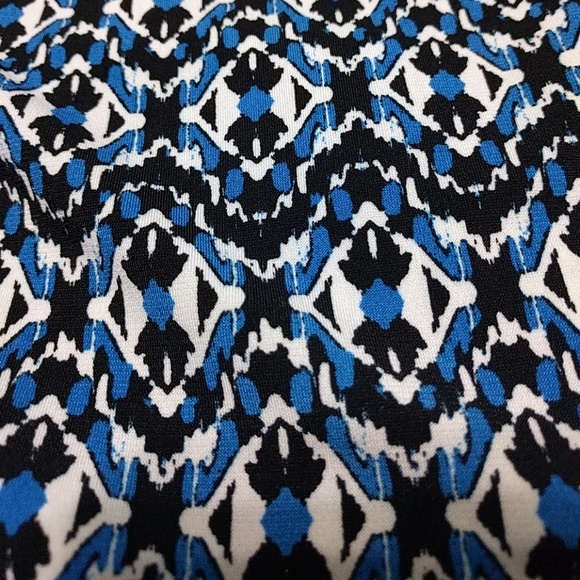 Sold Cute Sleeveless Professional Top - Picture 2 of 2