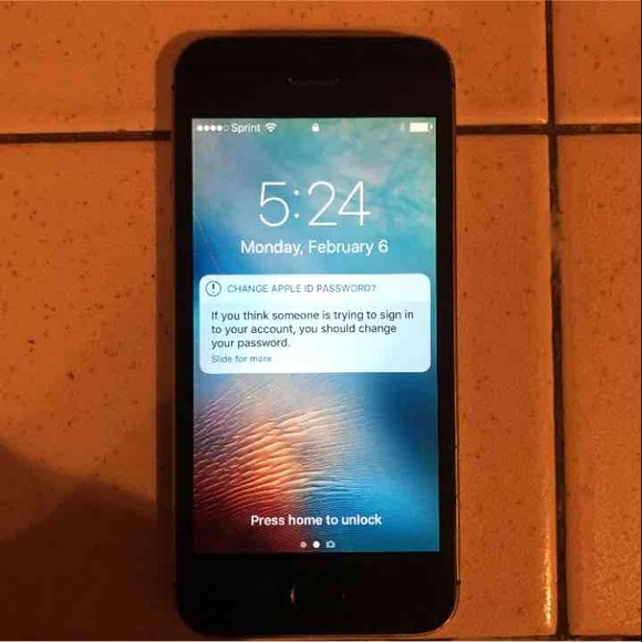 IPhone 5s 16gb - Picture 3 of 4