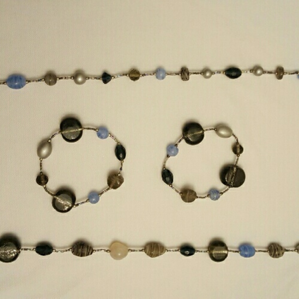 Necklace and 2 stretch bracelets set