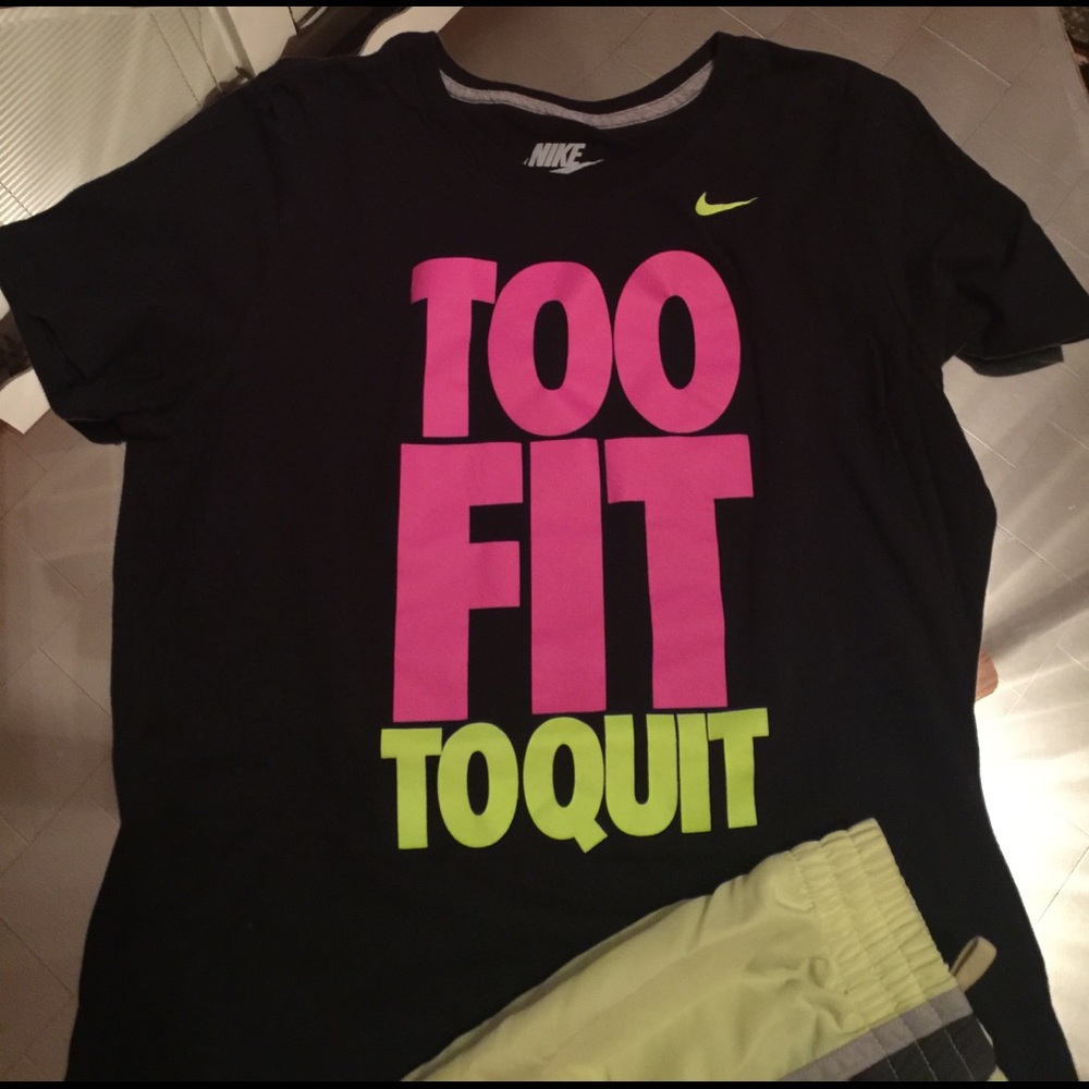 Nike Large "Slim Fit" Tee - Picture 1 of 2