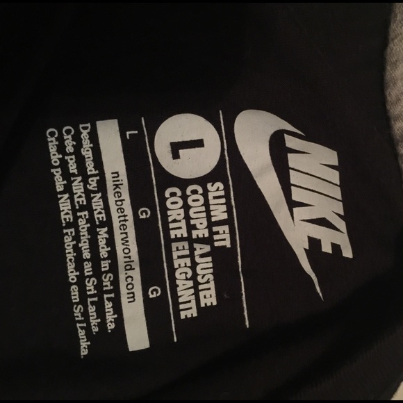 Nike Large "Slim Fit" Tee - Picture 2 of 2