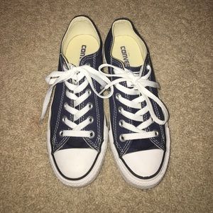 Low top navy converse