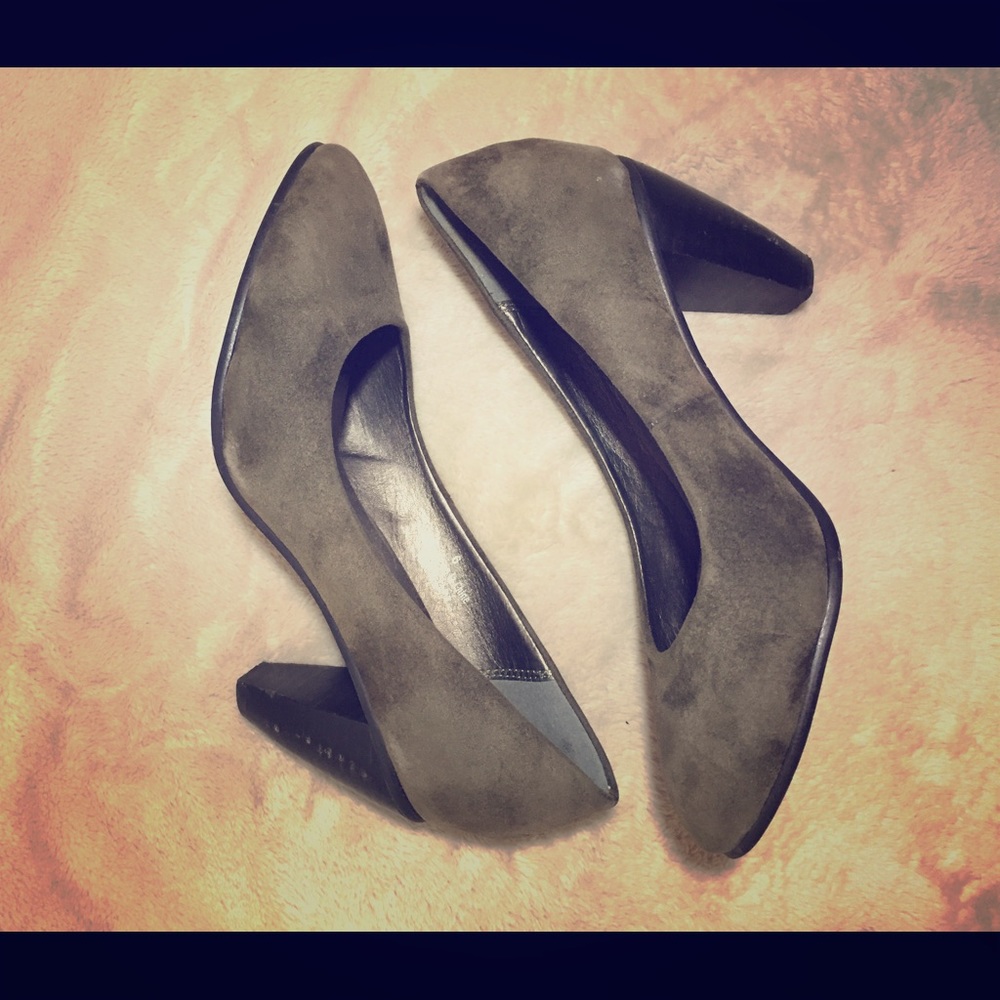 Deena & Ozzy Olive Faux Suede Heels