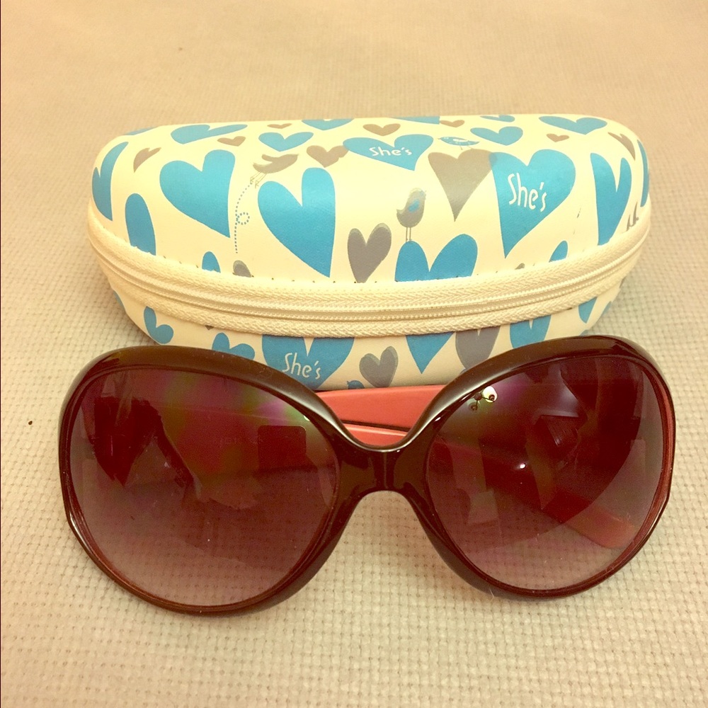 She's sunglasses with cute heart glasses box