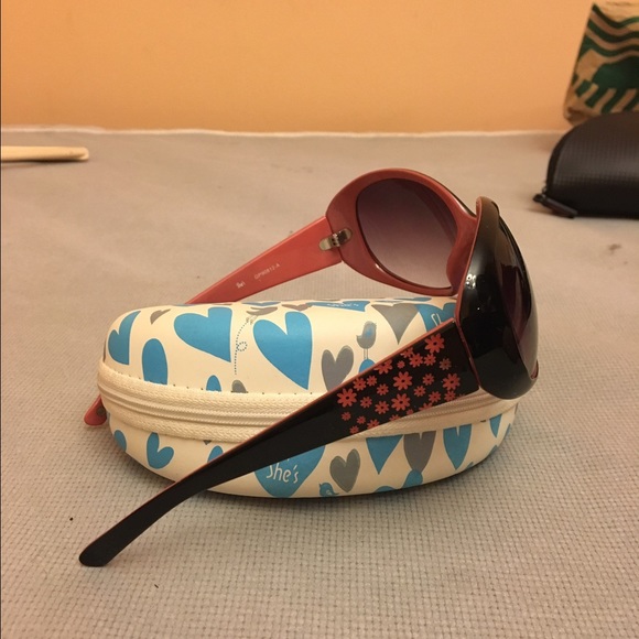 She's sunglasses with cute heart glasses box - Picture 2 of 2