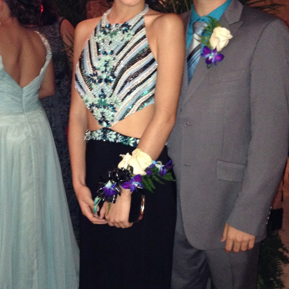 Black Elegant Prom Dress - Picture 2 of 3
