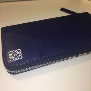 Zip Around Wallet Puzzle