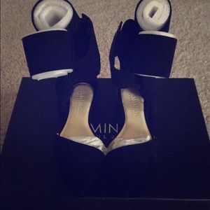 Brand New in box Amina Abdul Jillil Bow flats