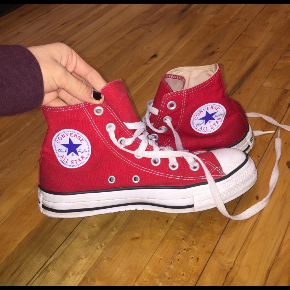 RED HIGH TOP CONVERSE