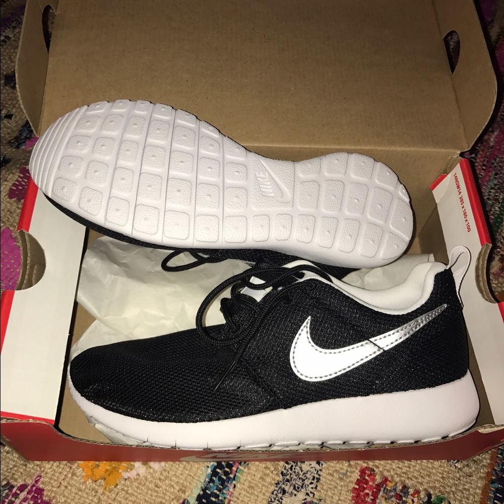 NIKE ROSHIE ONE ✔️