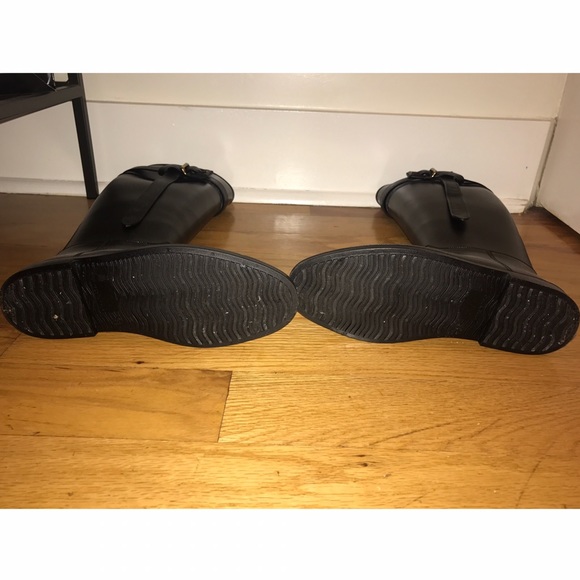Burberry Flat Riding Rain Boots - Picture 6 of 8