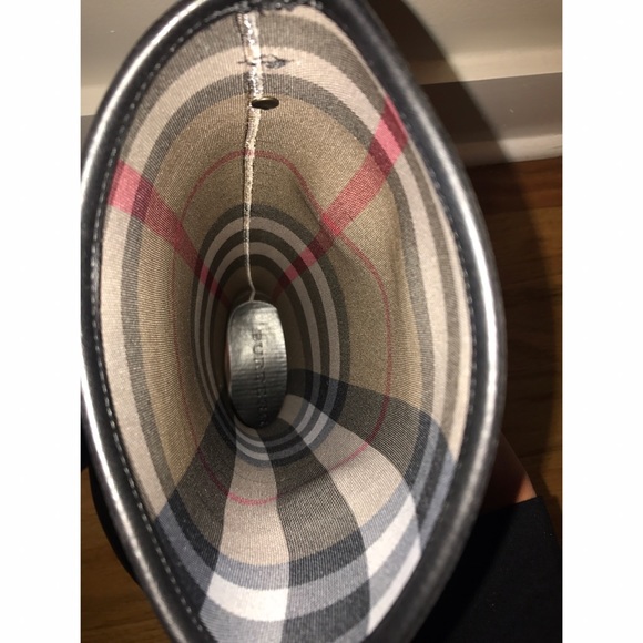 Burberry Flat Riding Rain Boots - Picture 7 of 8