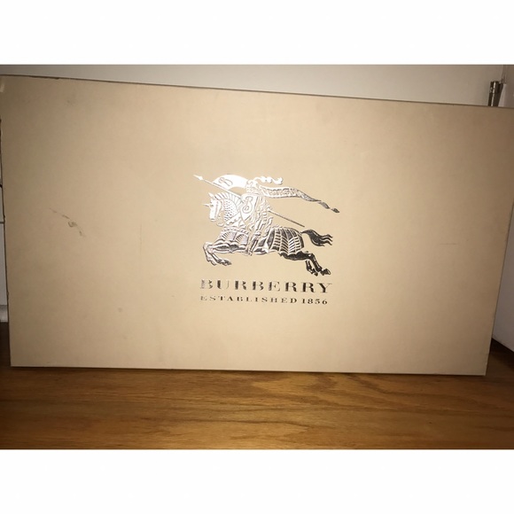 Burberry Flat Riding Rain Boots - Picture 8 of 8