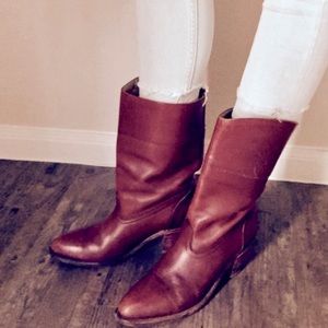 Gorgeous FRYE boots!