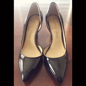 Jessica Simpson small heel.