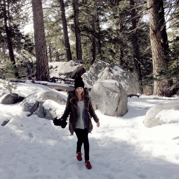 ⚡️ Meet Your Posher ⚡️ - Picture 2 of 3