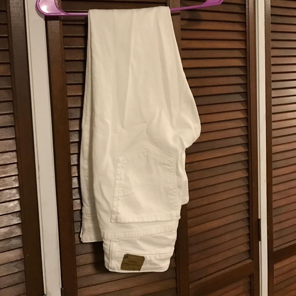 American Eagle. White Jeggings