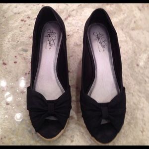 Life stride black open toed wedges