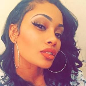 Meet your Posher, Marie