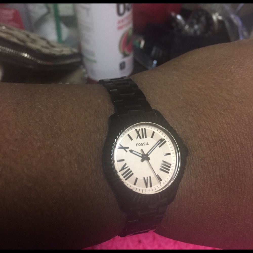 Basic black Fossil watch