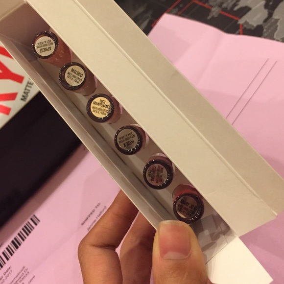 ❣️Valentine's mini mattes❣️Kylie *NIB* - Picture 4 of 4