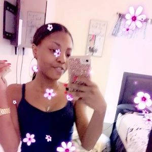 Meet your Posher, Dayna