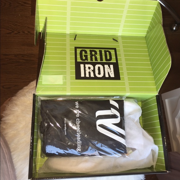 Varsity "Grid Iron" Comp Cheerleading Shoes - Picture 2 of 4